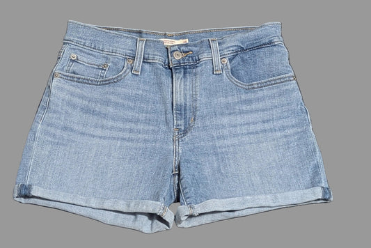 levis-light-wash-mid-length-denim-shorts-90s-casual-coastal-cowgirl-summer-style.jpg
