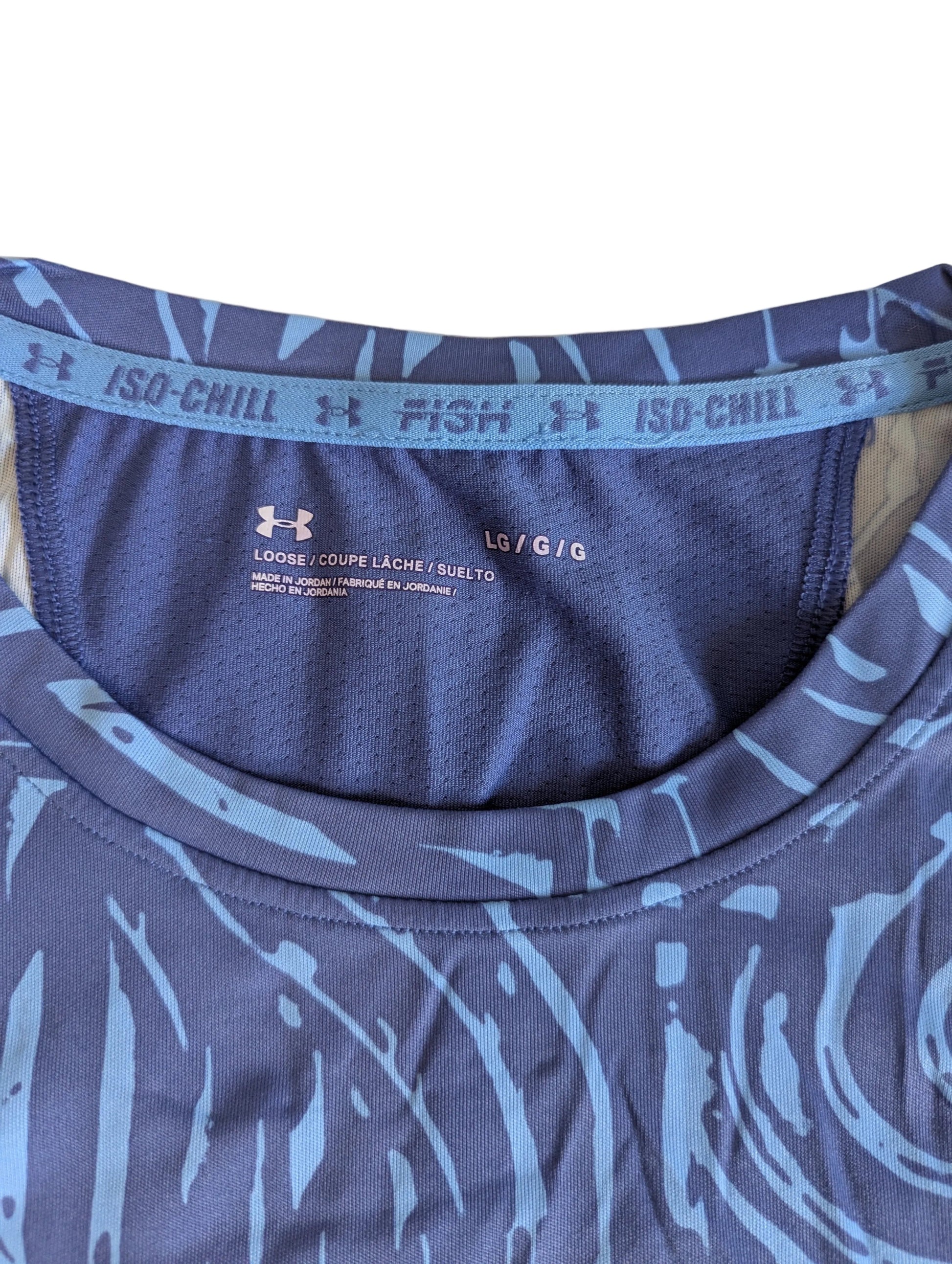 Under Armour close up  Iso-Chill loose fit tank top in Carolina blue featuring an abstract geometric wavy pattern.