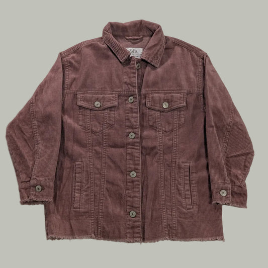 Front view of a  (Dusty Rose) terracotta clay-colored lightweight corduroy utility jacket by Zara featuring a raw frayed hem on a wooden hanger.